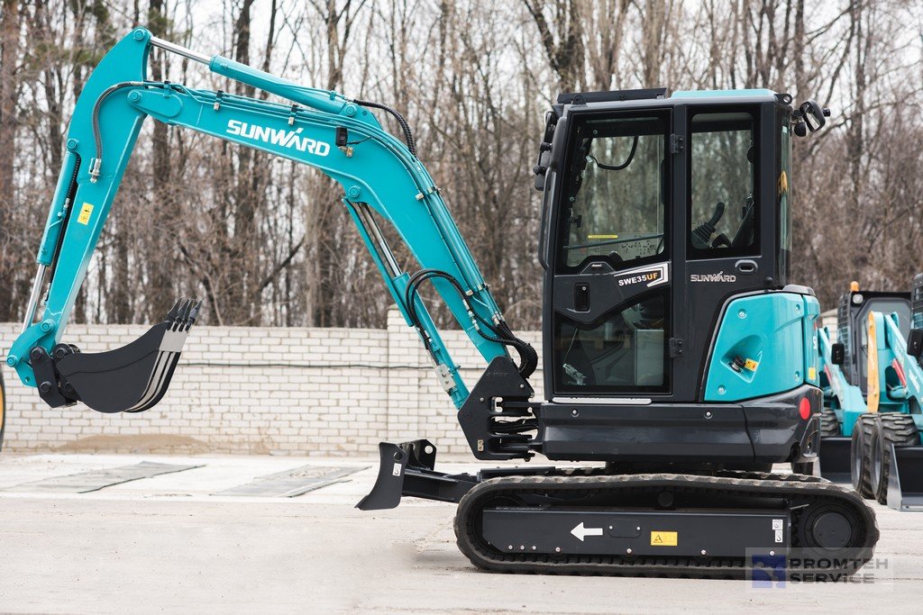 Мини-экскаватор SUNWARD SWE35UF