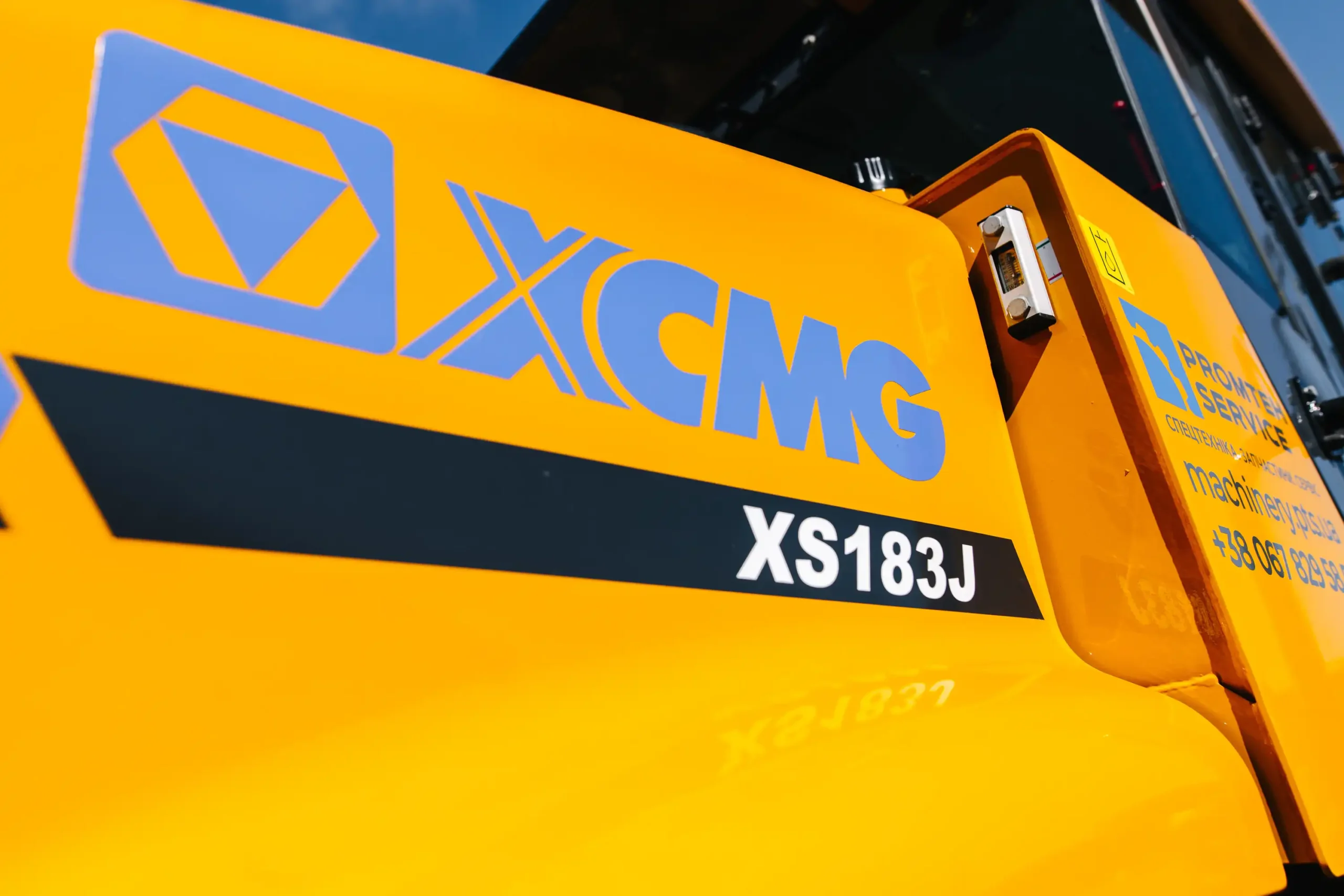 XS183J